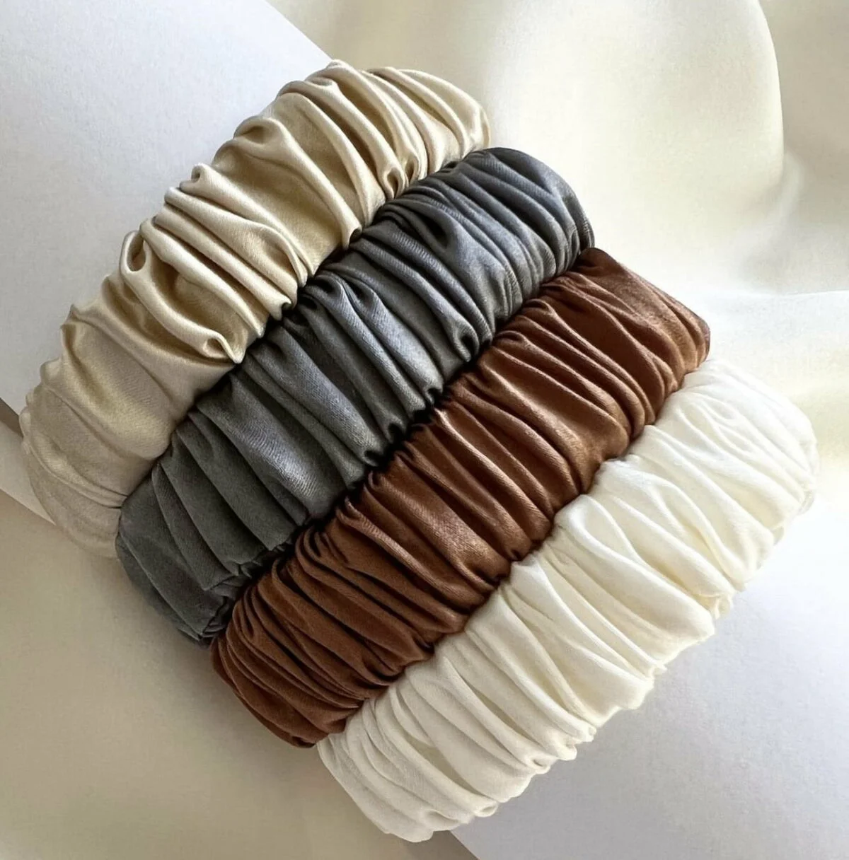 Silk scrunchie medium Sea Sand